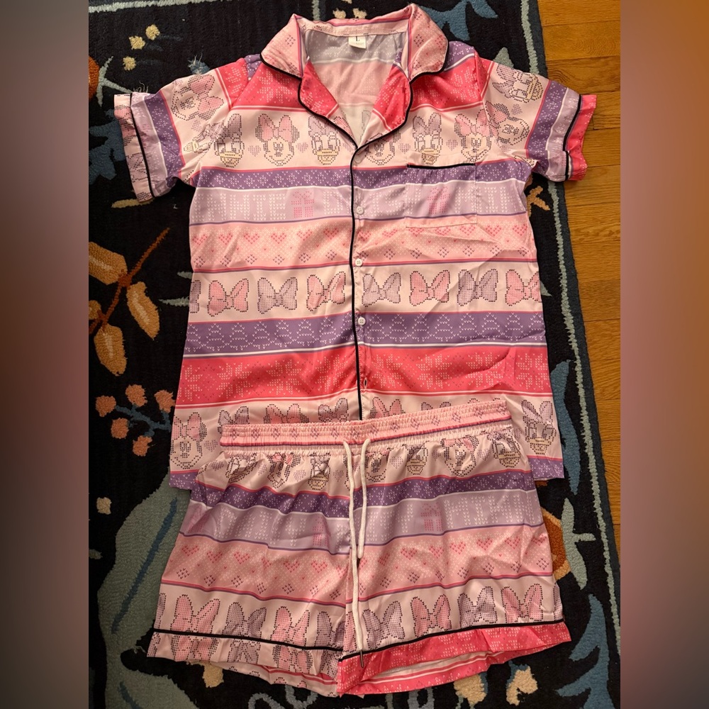 Wild Rich Kids NWOT Minnie Daisy silky pajamas size L